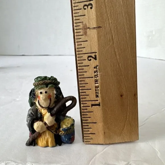 GIFTCO Vintage Holy Nativity Miniatures 11 Piece Set Polystone- Excellent In Box - Picture 8 of 11